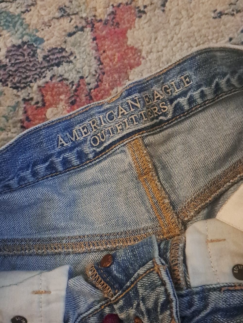 American Eagle Light Blue Distressed Denim Shorts with Sketchbook Graphics, Sz 6 - Picture 8 of 9